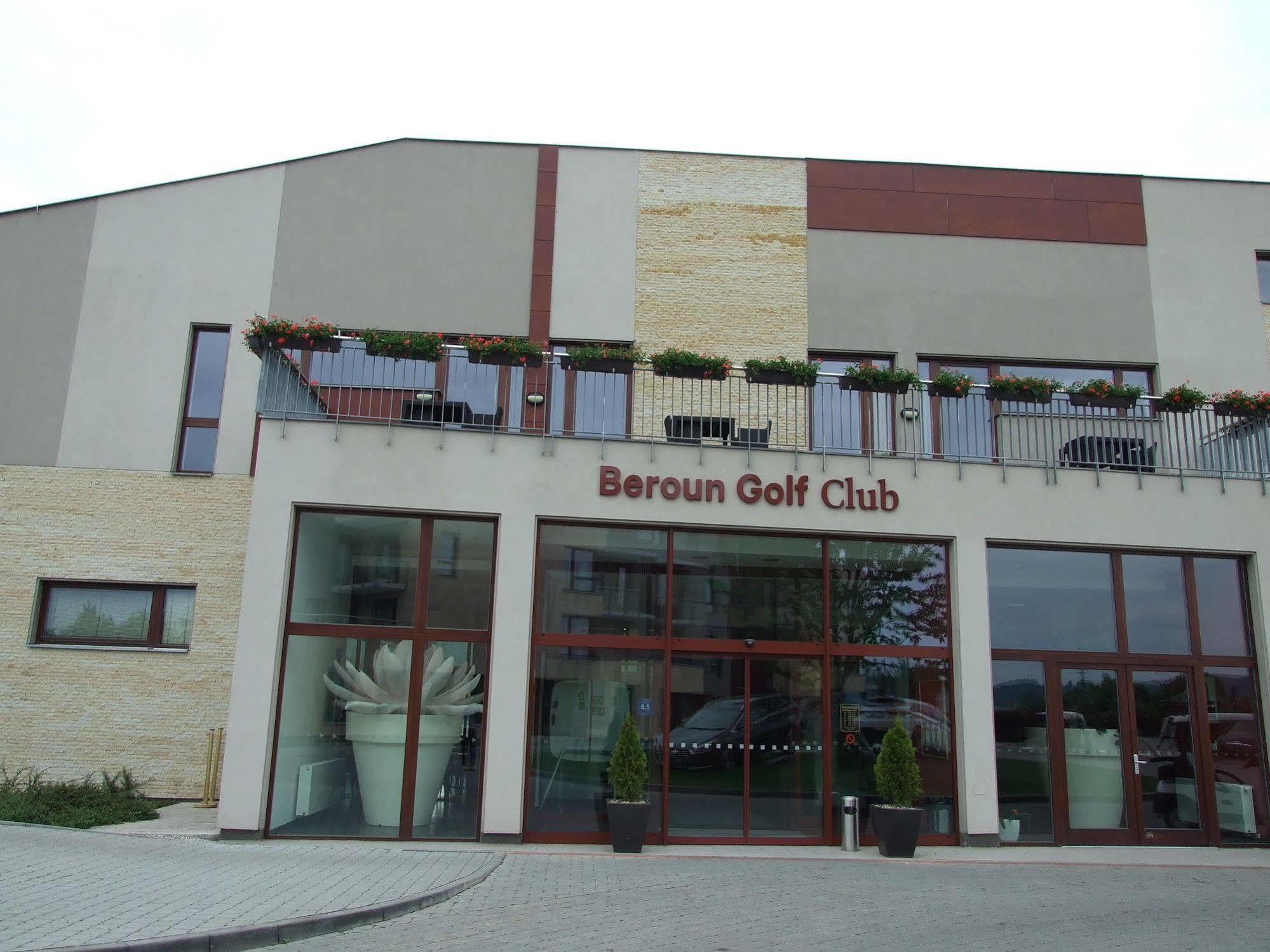 Hotel Beroun Golf Club Экстерьер фото