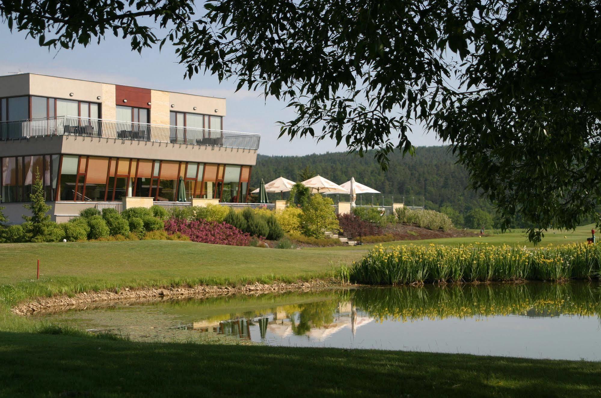 Hotel Beroun Golf Club Экстерьер фото